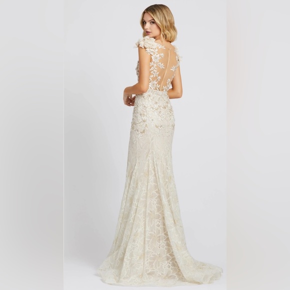 High neck shoulder flower detail mermaid gown - Picture 2 of 11